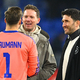 Bundestrainer Nagelsmann (M) spricht mit Oliver Baumann (l). (Archivbild) - Foto: Tom Weller/dpa