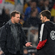 Bundestrainer Nagelsmann (l) bespricht sich mit seinem Assistenten Benjamin Glück. (Archivbild) - Foto: Federico Gambarini/dpa