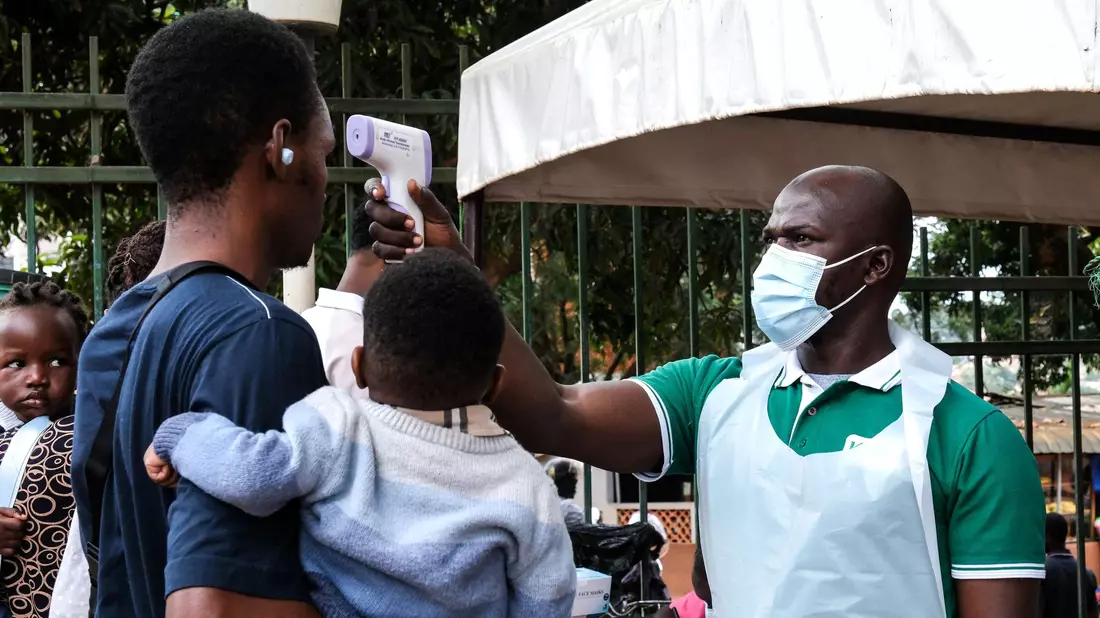 Noch gibt es keinen Impfstoff für die seltene Ebola-Variante. - Bild: Hajarah Nalwadda/AP/dpa