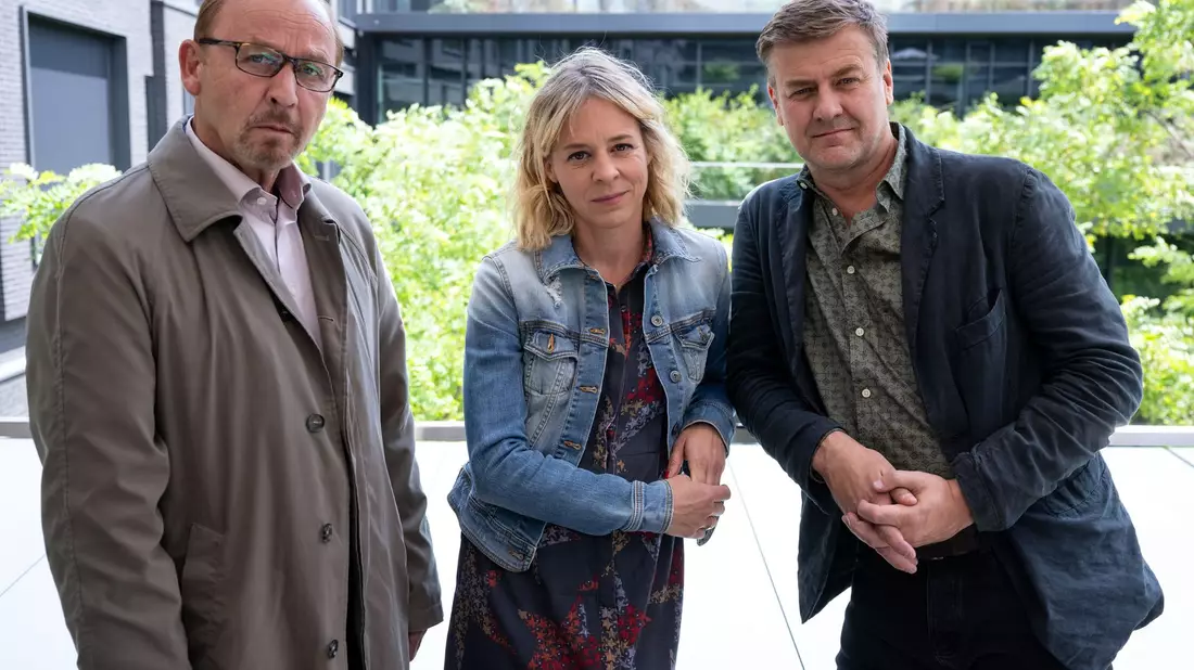 So spielte Held (l) für das ZDF in der Krimireihe «München Mord» den eigenwilligen Kommissar Ludwig Schaller, an der Seite von Bernadette Heerwagen (m) und Marcus Mittermeier (r). (Archivbild) - Bild: Sven Hoppe/dpa