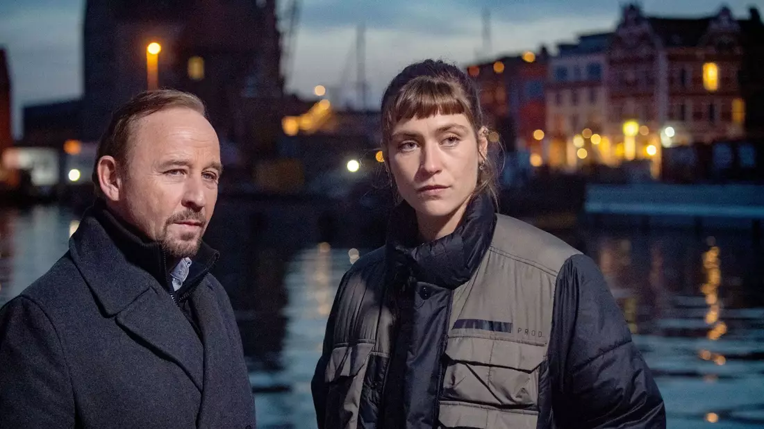 In der ZDF-Krimireihe «Stralsund» ermittelte der Schauspieler (l) gemeinsam mit Sophie Pfennigstorf. (Archivbild)  - Bild: Stefan Sauer/dpa