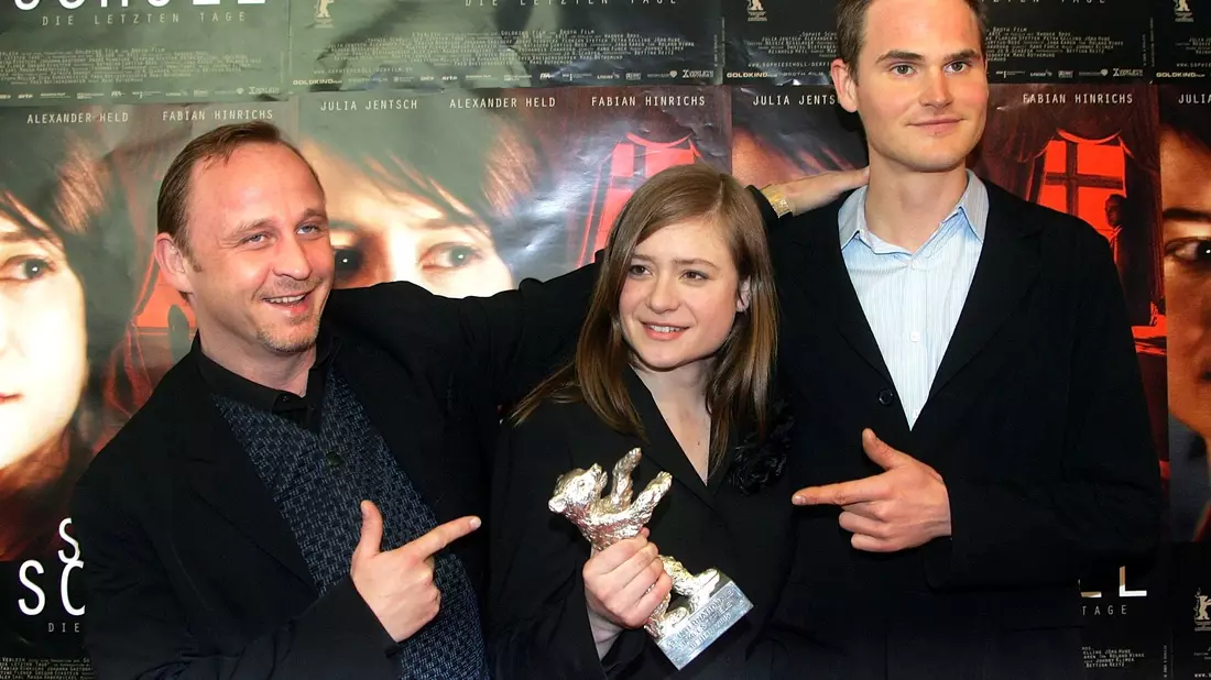 Im Kino war Alexander Held (vrnl) unter anderem im NS-Drama «Sophie Scholl - Die letzten Tage» zu sehen, neben Julia Jentsch und Fabian Hinrichs. (Archivbild) - Bild: Ursula Düren/dpa