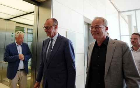 Merz war zuletzt vor seiner Wahl zum Kanzler zu Besuch bei der SPD-Fraktion. - Foto: Kay Nietfeld/dpa