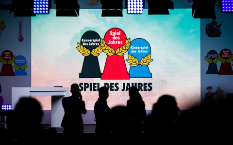 Die Gewinnertitel werden am 12. Juli bei der Preisverleihung in Berlin gekürt und dürfen dann das bekannte Logo mit dem Pöppel auf der Spielverpackung tragen. (Archivbild) - Foto: Christoph Soeder/dpa