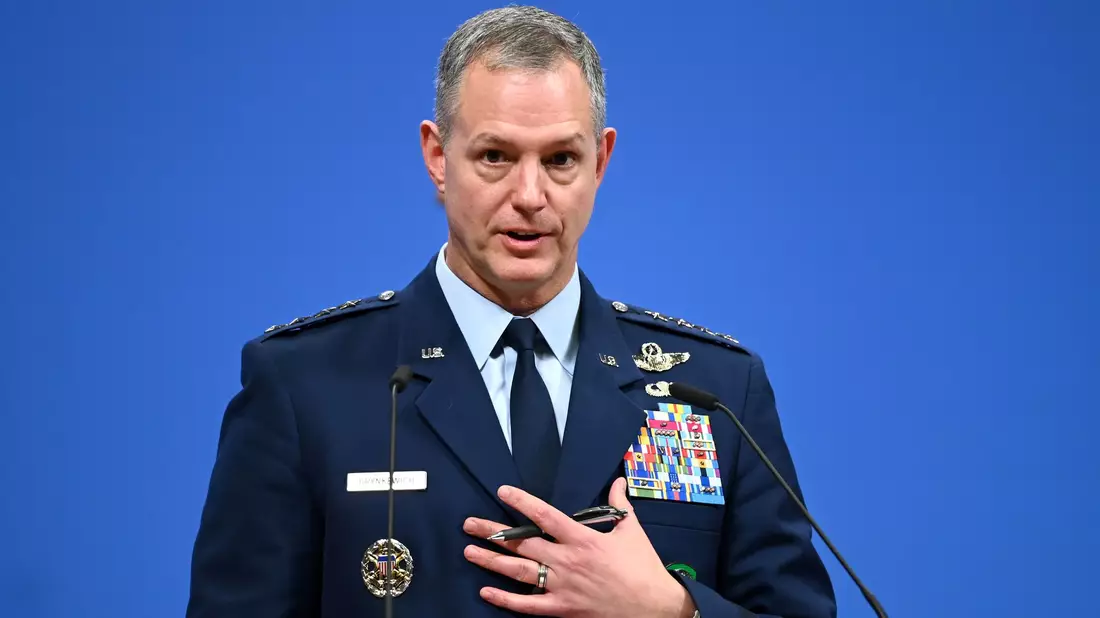 Der Oberbefehlshaber der Nato-Streitkräfte in Europa, Alexus Grynkewich, erwartet kurzfristig keine weiteren Ankündigungen - langfristig aber schon. - Bild: Elisa Schu/dpa