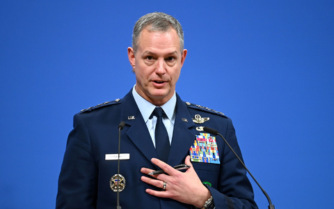 Der Oberbefehlshaber der Nato-Streitkräfte in Europa, Alexus Grynkewich, erwartet kurzfristig keine weiteren Ankündigungen - langfristig aber schon. - Foto: Elisa Schu/dpa
