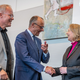 Vor allem für SPD-Chefin Bas hat Merz nette Worte parat. - Foto: Michael Kappeler/dpa