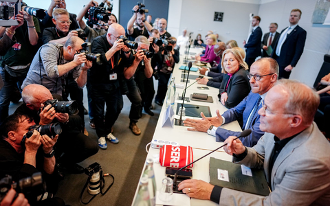 Es ist Merz' erster Besuch in der SPD-Fraktion als Kanzler. - Foto: Kay Nietfeld/dpa