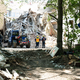 Auch eine Hundestaffel wurde bereitgehalten.  - Foto: Sebastian Kahnert/dpa