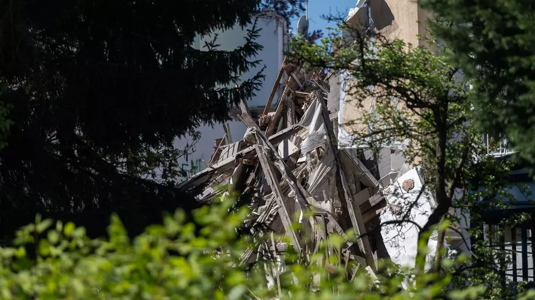 Der Einsatz könnte noch Stunden dauern.  - Bild: Paul Glaser/dpa