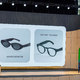 Die Brillen haben Kameras und Lautsprecher für die Kommunikation mit Googles KI-Software Gemini. - Foto: Andrej Sokolow/dpa