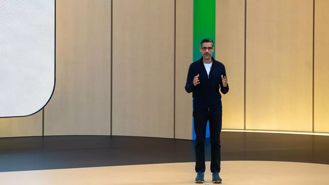 Die Nachfrage nach KI-Angeboten übersteigt laut Google-Chef Pichai die Kapazitäten. - Bild: Andrej Sokolow/dpa