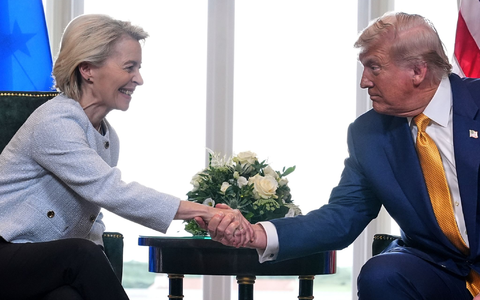 Sie vereinbarten im vergangenen Sommer den Zolldeal: EU-Kommissionspräsidentin Ursula von der Leyen und US-Präsident Donald Trump. (Archivbild) - Foto: Jacquelyn Martin/AP/dpa