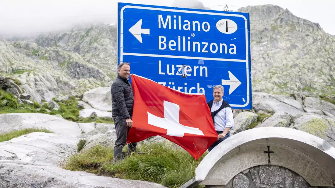 Marco Chiesa (r) und die Schweizerische Volkspartei (SVP), wollen Anwohner der Bergkantone schützen. (Archivbild) - Bild: Urs Flueeler/KEYSTONE/dpa