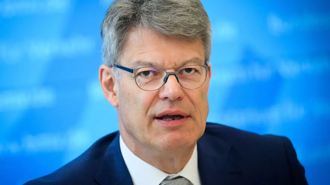 Verkehrsminister Schnieder hat Eckpunkte mit den Ländern abgestimmt.  - Bild: Bernd von Jutrczenka/dpa
