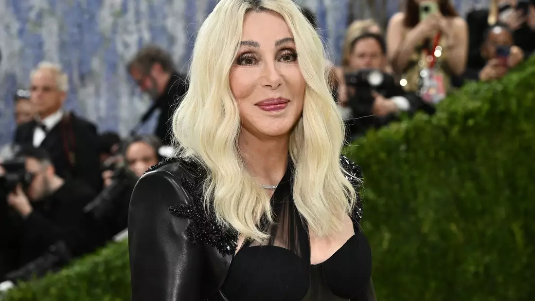 «Es gibt 20 Jahre alte Mädels, die nicht das können, was ich kann», sagt Cher über sich. Kürzlich nahm sie an der Met Gala 2026 teil. (Archivbild) - Bild: Evan Agostini/Invision/AP/dpa