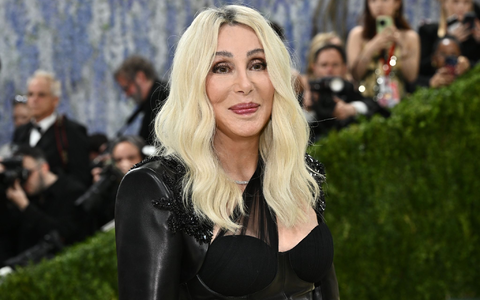 «Es gibt 20 Jahre alte Mädels, die nicht das können, was ich kann», sagt Cher über sich. Kürzlich nahm sie an der Met Gala 2026 teil. (Archivbild) - Foto: Evan Agostini/Invision/AP/dpa