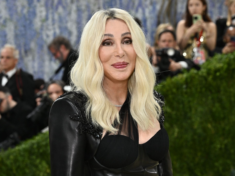 «Es gibt 20 Jahre alte Mädels, die nicht das können, was ich kann», sagt Cher über sich. Kürzlich nahm sie an der Met Gala 2026 teil. (Archivbild) - Foto: Evan Agostini/Invision/AP/dpa