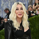 «Es gibt 20 Jahre alte Mädels, die nicht das können, was ich kann», sagt Cher über sich. Kürzlich nahm sie an der Met Gala 2026 teil. (Archivbild) - Foto: Evan Agostini/Invision/AP/dpa