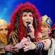 Cher ist bekannt für ihre Kostüme. (Archivbild) - Foto: Stefan Hesse/dpa