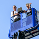 Im vergangenen Sommer ließ sich Bundesinnenminister Alexander Dobrindt (CSU) in Quedlinburg unter anderem zeigen, wie Ehrenamtliche des THW mit schwerem Gerät bei der Bergung von Menschen aus eingestürzten Gebäuden helfen können. (Archivbild) - Foto: Hendrik Schmidt/dpa