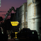 Bis in die Nacht hinein wurde nach den Vermissten gesucht. - Foto: Sebastian Willnow/dpa