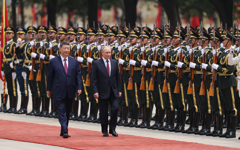Kurz nach Donald Trump wird auch der russische Präsident Wladimir Putin in Peking empfangen. - Foto: Maxim Shemetov/Pool Reuters/AP/dpa