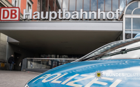 Bundespolizeidirektion München: Vorführung nach tätlichem Angriff // 40-Jähriger leistet Widerstand - Foto: presseportal.de