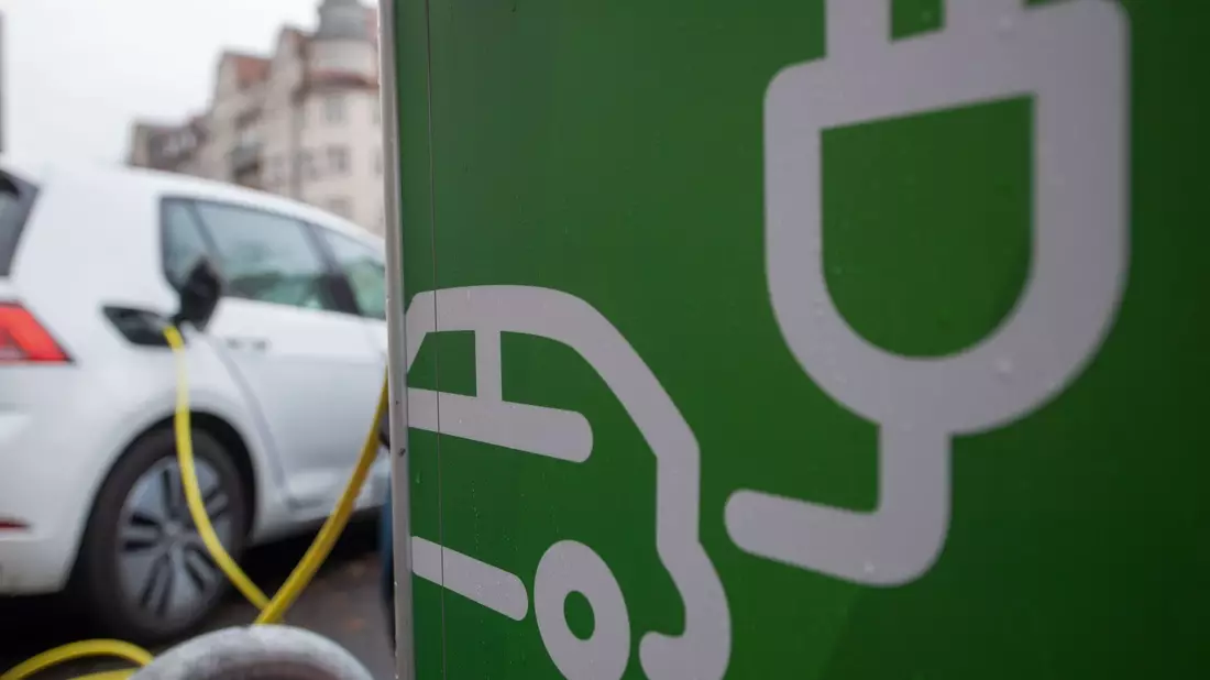 Das Interesse an der neuen staatlichen Förderung zum Elektroauto-Kauf ist groß. - Bild: Hendrik Schmidt/dpa