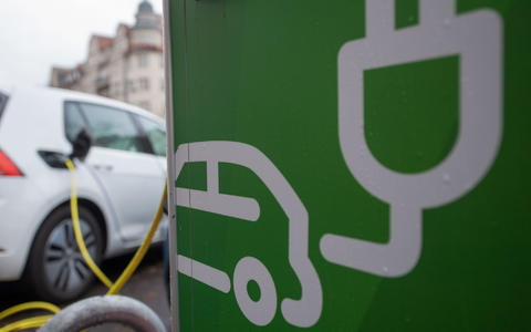 Das Interesse an der neuen staatlichen Förderung zum Elektroauto-Kauf ist groß. - Foto: Hendrik Schmidt/dpa