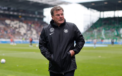 Trainer Dieter Hecking vom VfL Wolfsburg - Foto: Philipp Szyza/dpa