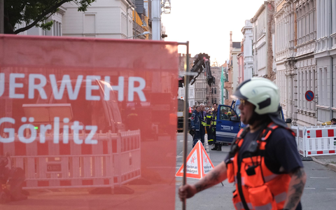 In der Innenstadt von Görlitz ist am Montagabend ein Wohnhaus eingestürzt.  - Foto: Sebastian Willnow/dpa