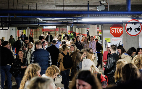 Menschen suchen Schutz in einer Tiefgarage während eines Luftalarms in Vilnius. - Foto: Vygintas Skaraitis/Lrytas/AP/dpa