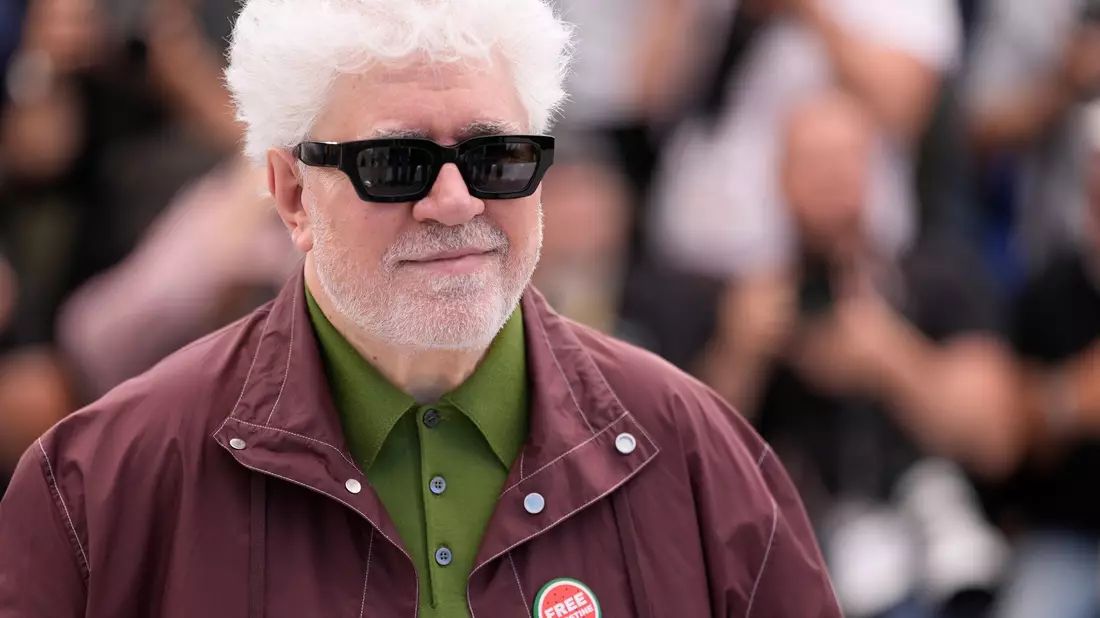 Pedro Almodóvar zeigt in Cannes seinen neuen Film «Bitter Christmas». - Bild: John Locher/Invision/AP/dpa