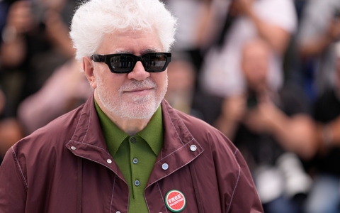 Pedro Almodóvar zeigt in Cannes seinen neuen Film «Bitter Christmas». - Foto: John Locher/Invision/AP/dpa