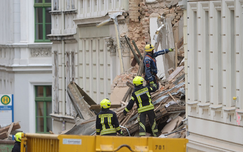 Feuerwehr und Technisches Hilfswerk sind in Görlitz im Dauereinsatz.  - Foto: Sebastian Willnow/dpa