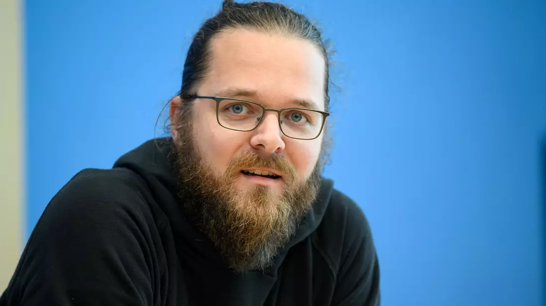 Wurde nach eigenen Angaben ausgeladen: Arne Semsrott (Archivbild). - Bild: Bernd von Jutrczenka/dpa