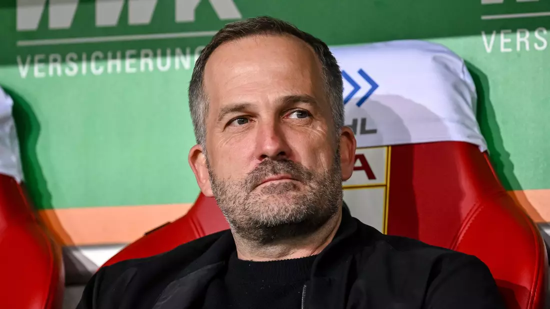 Manuel Baum wird den FC Augsburg auch künftig als Trainer betreuen. (Archivbild) - Bild: Harry Langer/dpa