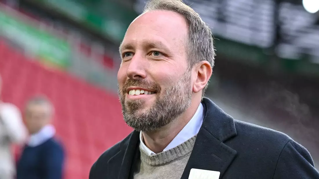 Nach dem gescheiterten Experiment mit Sandro Wagner setzt Augsburgs Boss Michael Ströll auf Manuel Baum als Coach. (Archivbild) - Bild: Harry Langer/dpa