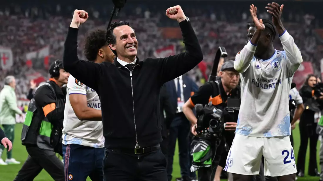 Villa-Trainer Trainer Unai Emery wurde von den internationalen Medien gefeiert.  - Bild: Mustafa Alkac/dpa