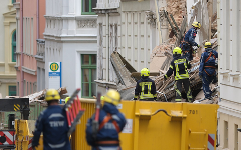 Die Vermisstensuche läuft weiter unter Hochdruck. - Foto: Sebastian Willnow/dpa