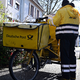 Die meisten Briefe tragen hierzulande Postboten der Deutschen Post aus. (Archivbild) - Foto: Wolf von Dewitz/dpa