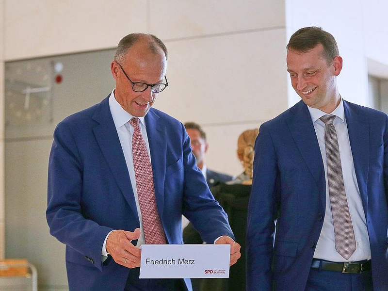 Friedrich Merz und Jacob Schrot (Archiv) - Foto: via dts Nachrichtenagentur