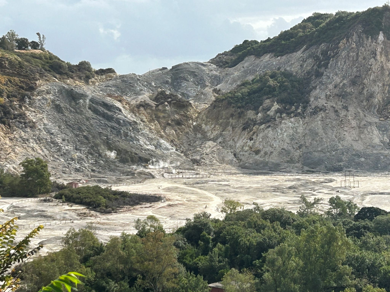 Die Region Neapel ist von einem Erdbeben erschüttert worden. Dort befindet sich ein Supervulkan, die Phlegräischen Felder. (Archivfoto) - Foto: Christoph Sator/dpa