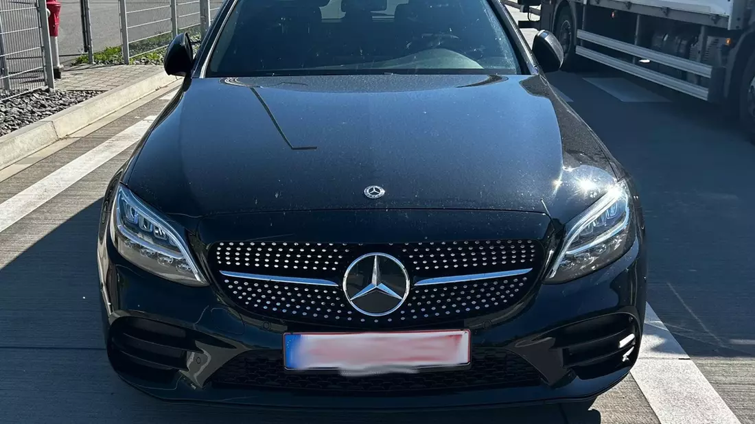 HZA-SI: Mercedes Benz unterfakturiert beim Zoll angemeldet - Bild: presseportal.de