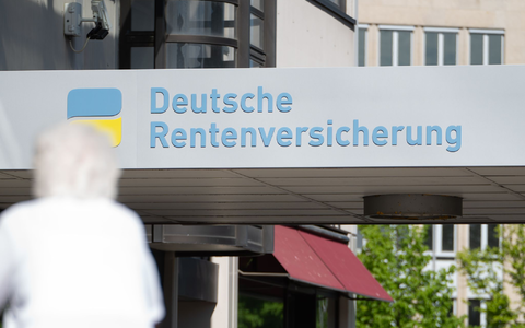Ein «Bild»-Bericht über angebliche Vorschläge für eine Anhebung des Renteneintrittsalters auf 70 Jahre löst in Berlin Wirbel aus. (Symbolbild) - Foto: Markus Lenhardt/dpa
