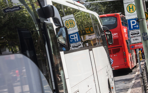 Fast jeder fünfte Bus, der beim TÜV geprüft wurde, hatte vergangenes Jahr erhebliche Mängel. (Archivbild) - Foto: Frank Rumpenhorst/dpa