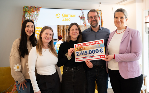 Traumtaler für GermanZero: Über 2,4 Millionen Euro für Projekt #Platzmachen für die Natur in Kooperation mit der Deutschen Jugendfeuerwehr - Foto: presseportal.de