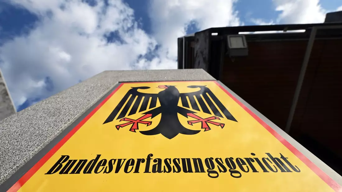 Das Bundesverfassungsgericht prüft auf Antrag, ob bestimmte Regelungen mit dem Grundgesetz vereinbar sind. (Archivbild) - Bild: Uli Deck/dpa