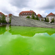 Auch der Mauerbrunnen vor dem Wirtschaftsministerium in Berlin leuchtete am Morgen grün. - Foto: Christophe Gateau/dpa